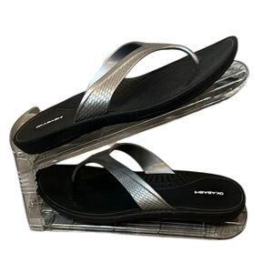 Okabashi Black and Silver flip flops size ML 8-9